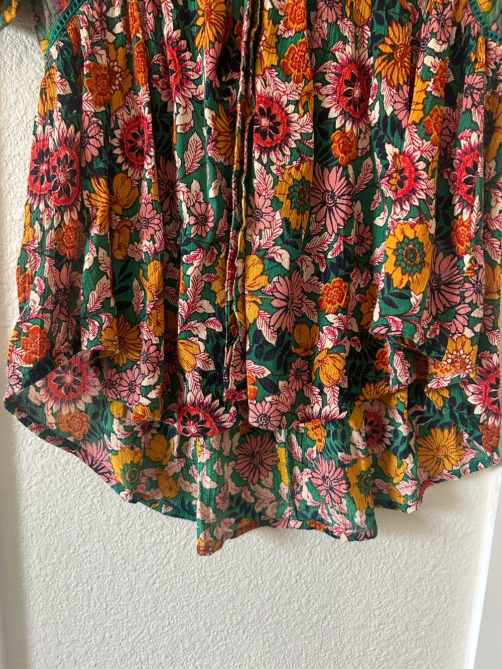 Anthropologie Akemi + Kin Green Floral Print Top! - Picture 7 of 10